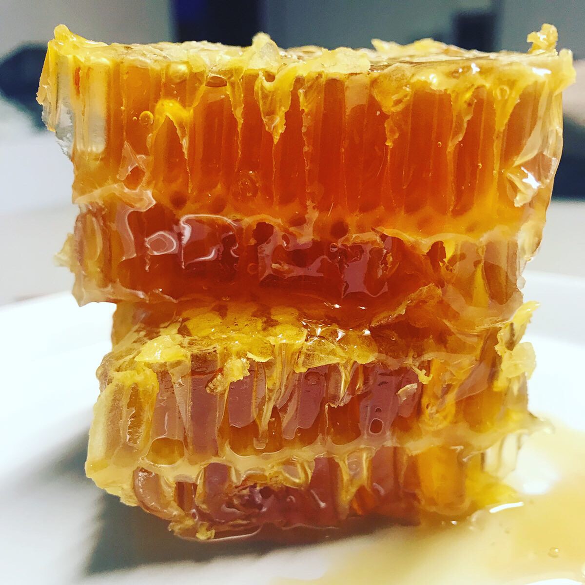 Aliment ancestral au super pouvoir: le miel cru